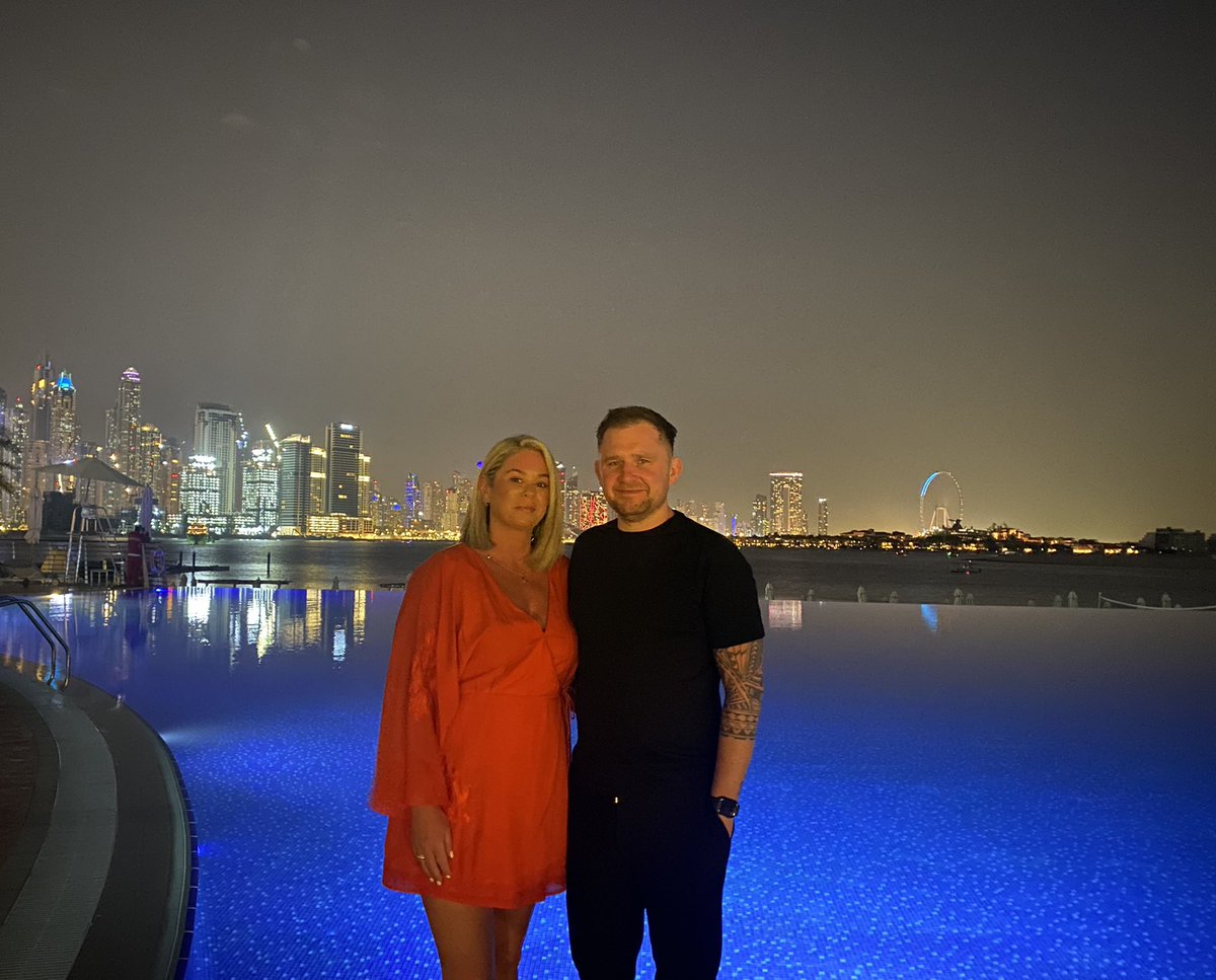 Char0C's tweet photo. Finally got a holiday…was def worth the wait! 🖤 #Dubai https://t.co/yojRZ18zSo