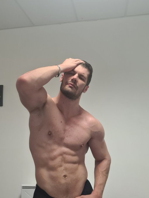 Enfin je r&eacute;cup&egrave;re mes perfs d avant   Apres l effort j ai besoin du r&eacute;confort  Qui m.aide? https://t