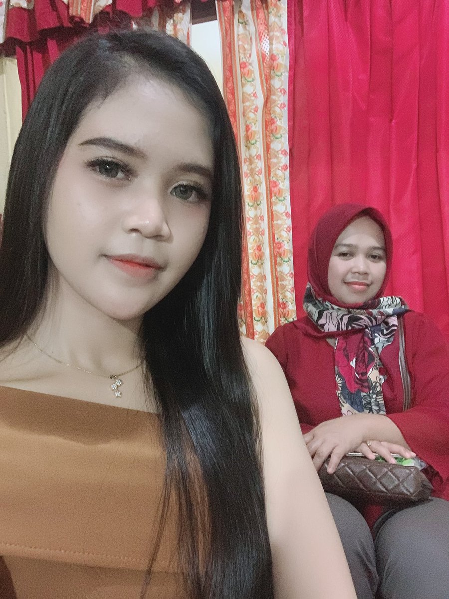 sintyanaylaa's tweet photo. Hbd ibuk 🤗 https://t.co/HxjUb3cnM0