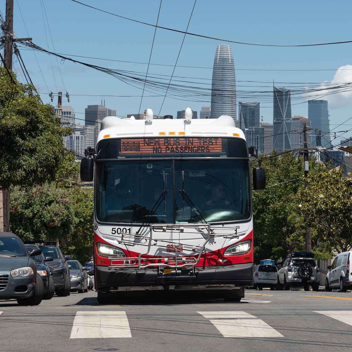 SFMTA_Muni's tweet photo. New Battery Electric buses are now in revenue service for the 9, 22, 29 and 44 lines. If you see one, be sure to snap a photo and tag us @SFMTA_Muni. For more info check out our project page here, https://t.co/qKUeqxU6yx https://t.co/bvl9qmUEhc