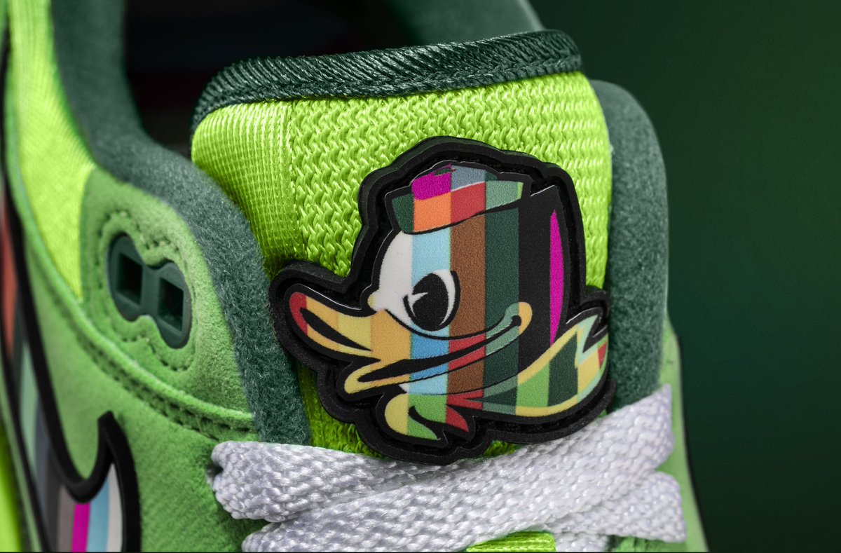 ModernNotoriety's tweet photo. Tinker Hatfield has designed a new "Oregon Ducks" Air Max 1, created exclusively for Division Street's Ducks of a Feather NFT project https://t.co/8Q1p6fwkyc https://t.co/pnCLAvB2Wl