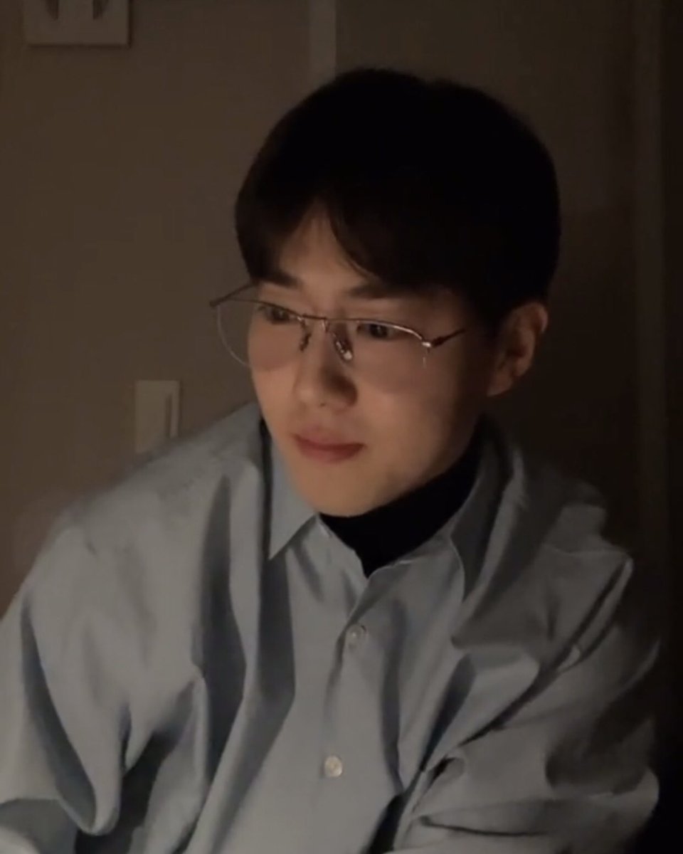 Suho_Argentina's tweet photo. [Capturas] 220218 #SuHo durante su InstaLive 🐰❤

Cr: dailykjm ; SUHOLOOK
Compartido por: SuHo -Two Moons EXO Argentina- 

#엑소 #EXO #수호 #김준면 #준면 #金俊勉 @weareoneEXO https://t.co/wx0rKdxmBM
