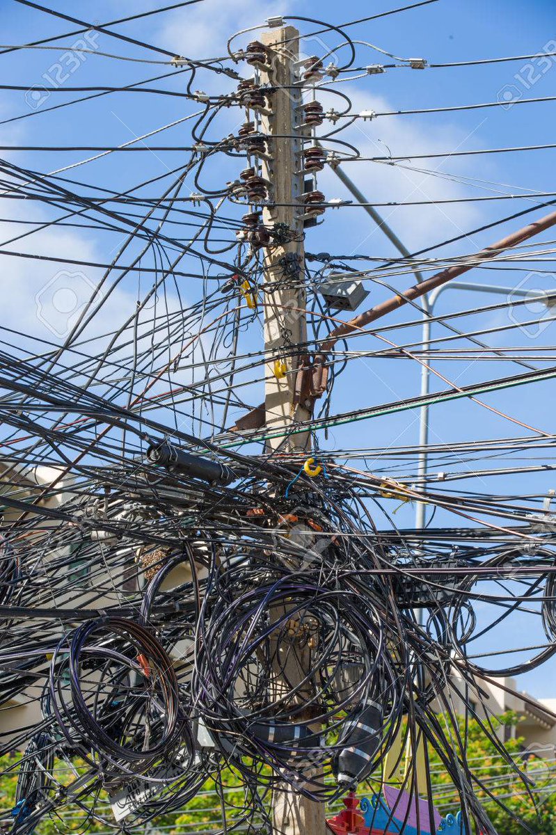 FreemanMeno's tweet image. Les investisseurs de liyepliMAL entrain de chercher le bouton "Retrait" dans leur comptes😂😂😂😂

"La douceur des limos"
"Personne n'a le droit d'être heureux seul"
"Il y a dieu dedans"

#liyeplimal
#simbcoin 
#TT237
#Cameroun