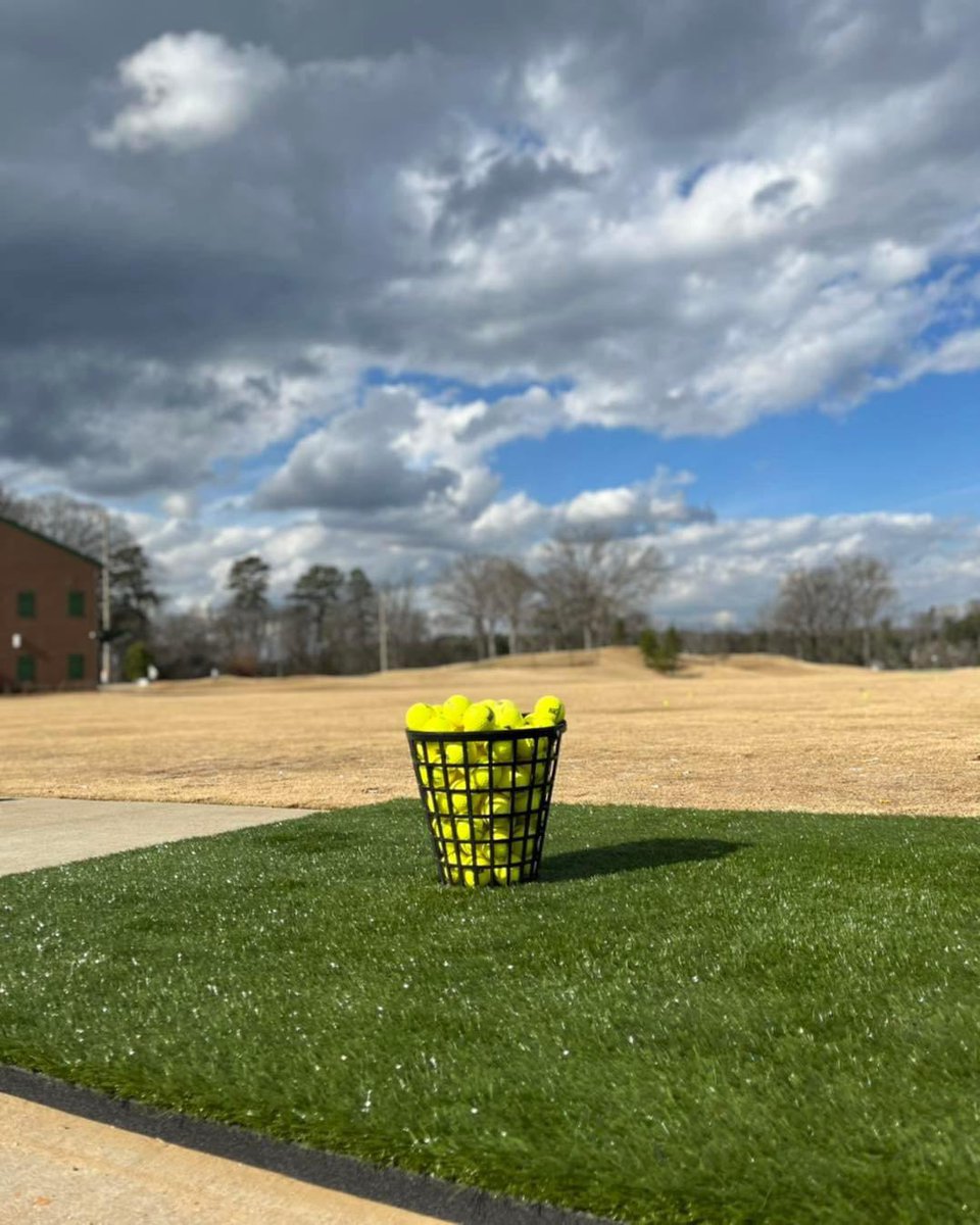 bobbyjonesgc's tweet photo. We just got our brand new range mats for the year! Come and join us at the range today! Itโs a beautiful day to practice that swing! ๐๏ธโโ๏ธ
#bobbyjonesgolfcourse #bobbyjoneslinks #rangemats #rangemat #drivingrange #golfswing #golflife #atlgolf #atlantagolfer # https://t.co/ueSTvrvfaF