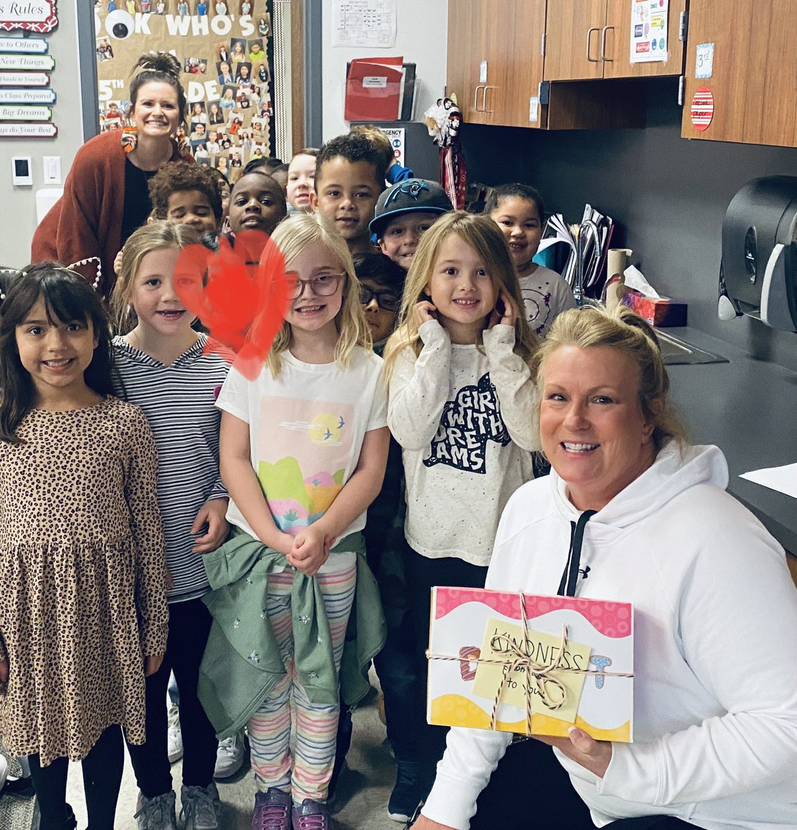 franks_science5's tweet photo. We love our first grade friends! They surprised us with donuts! @mrsnicolefranks #RISDisKind #LyonLeads @LindaLyonES https://t.co/ybubMCn0eV