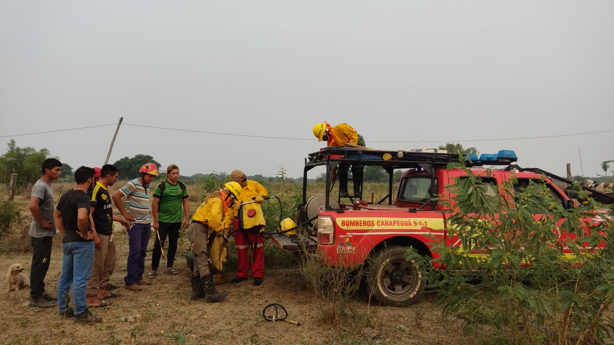 BomberoCarapegu's tweet photo. #INCENDIO 
95% solucionado el incendio en Franco Isla Hugua. Gran trabajo en conjunto con los lugareños. #BOMBEROSCARAPEGUA #carapeguá https://t.co/vTa6Qiu8fA