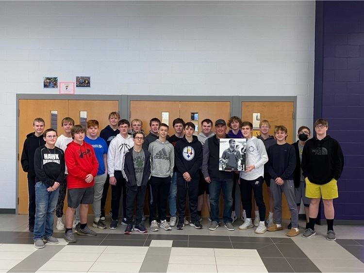 hamptonhawks1's tweet photo. Jerome Ehrlich @oyster_art surprised the @hamptonhawks1 boys' basketball team today with a gift we will cherish forever. https://t.co/xw0r4VnF2X
