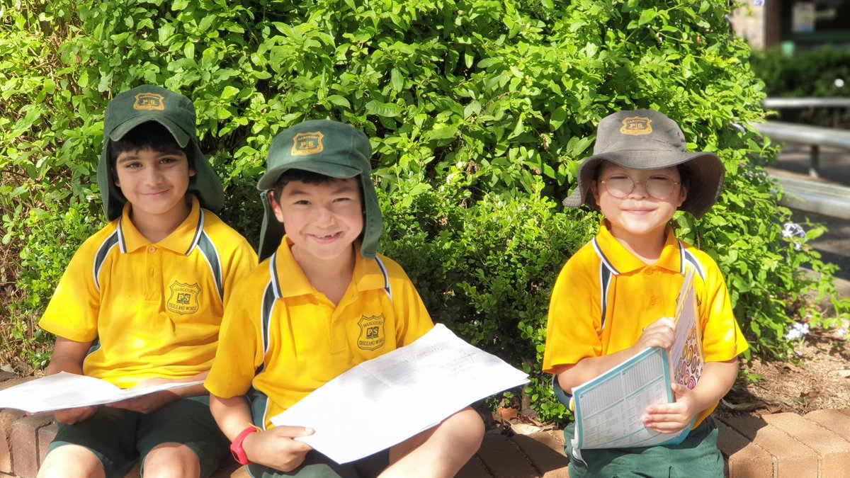 It's fluttering Friday <a href="/HarcourtPS/">Harcourt PS</a>  Year 2 have wide eyes &amp; big smiles as they discover butterflies fluttering, spiders climbing, ants crawling plus many more insects in our gardens today #activelearners #lovewhereyoulearn <a href="/janholt07/">Jan Holt</a>