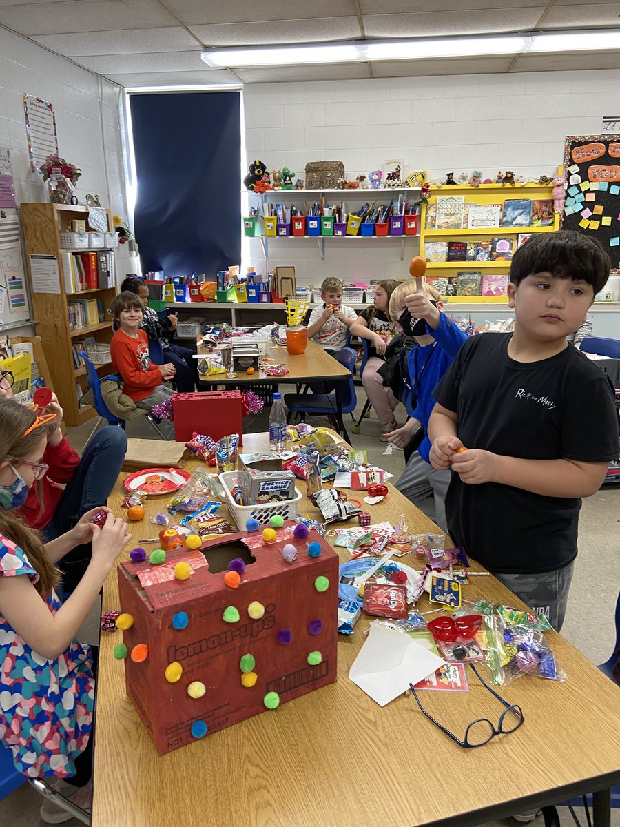 Merwin4team's tweet photo. 💕Party!❤️@MerwinMustangs  @WestCler https://t.co/JpNPnbTM5F