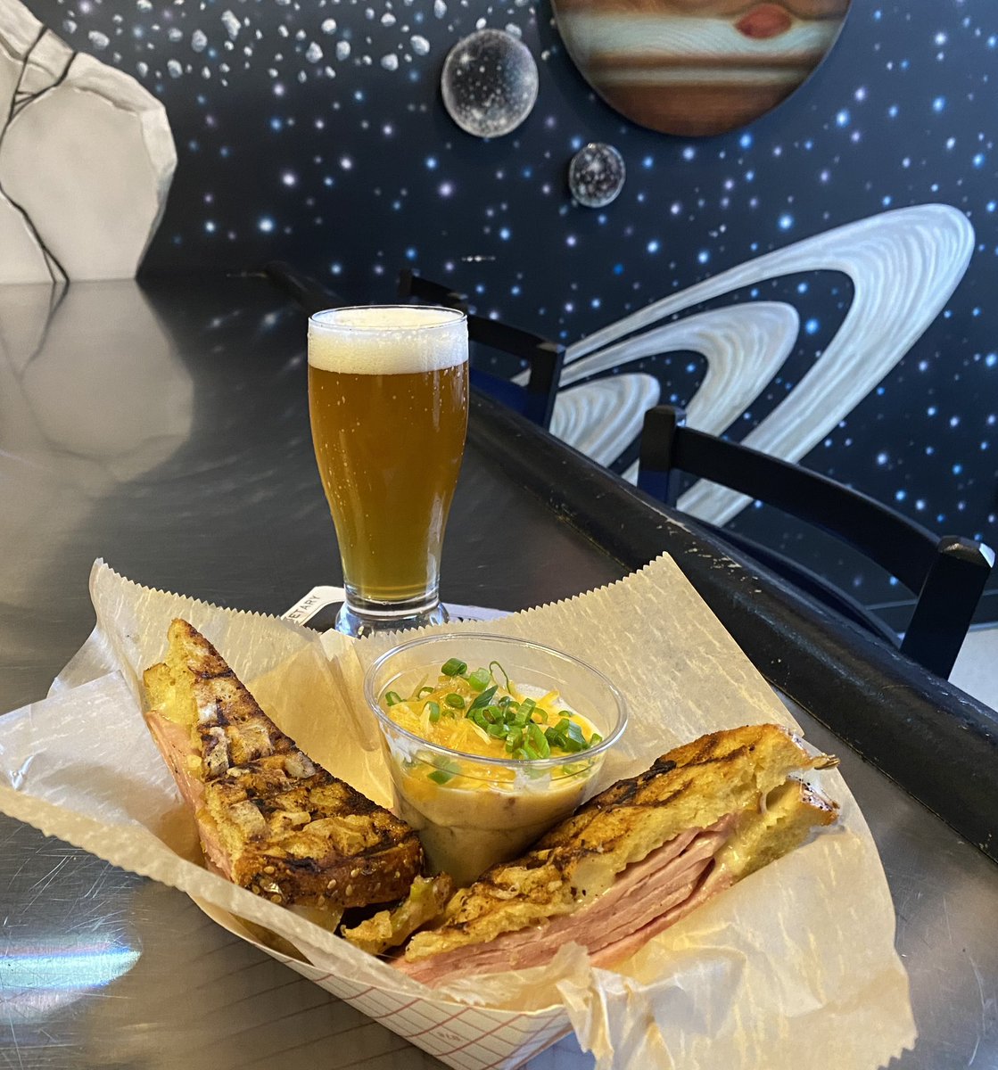 PlanetaryBrew's tweet photo. This week’s #food special:
Potato Bacon Soup
Grilled Ham and Swiss on @AmeliasBread Semolina Bread with Brack Bock Onions and Dijon Mayo
#soup #sandwich #localbread #craftbeer #planetarybrewing #greenwood #indiana https://t.co/0XGq0zH1yv