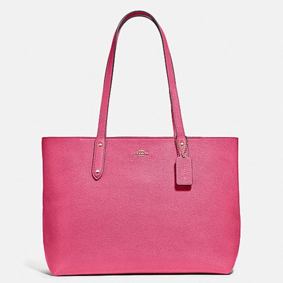TJsHeart89's tweet photo. So good I had to share! Check out all the items I'm loving on @Poshmarkapp #poshmark #fashion #style #shopmycloset #coach: https://t.co/70ZtVcSo7p https://t.co/YIAwc4pH4D