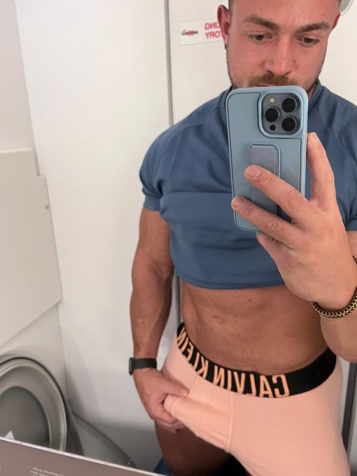 Got a bit excited on the plane 😇😏 https://t.co/2cmHLfUIh4 🔞 https://t.co/bPKUg5ZQ4P