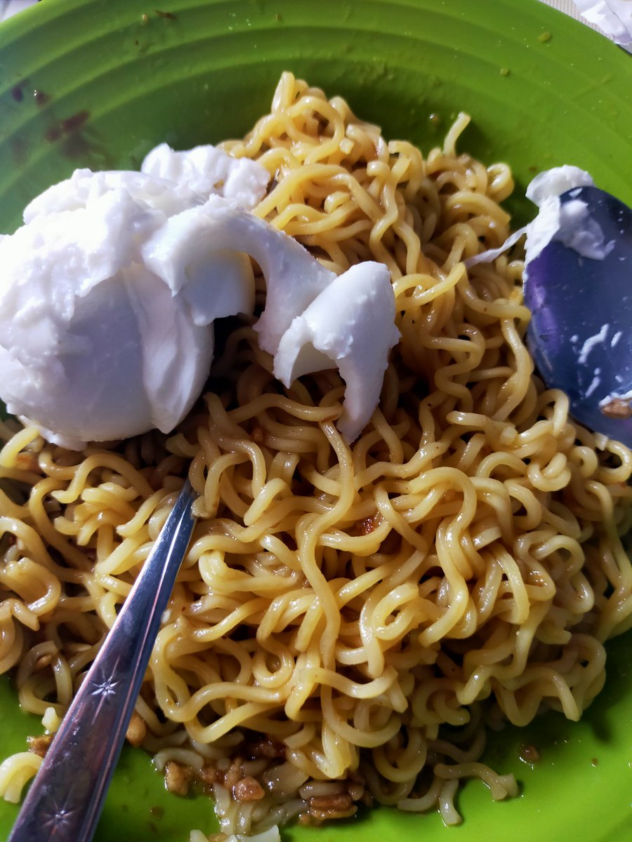 haysafira's tweet photo. Kenapasih indomie porsinya cuma untuk nyelip digigi aja tapi tiba tiba di piring abis https://t.co/OymRX0gmaQ