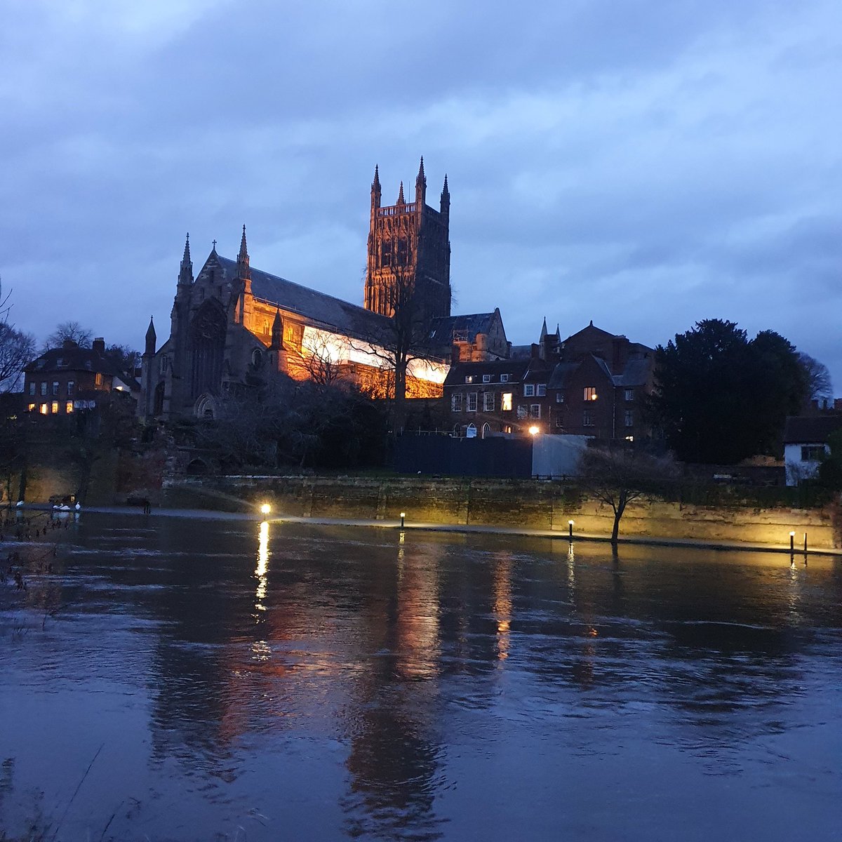 Freedom_Capture's tweet photo. Worcester Cathedral at Night and River Severn!  @WorcCathedral @WorcsWhitehouse @worcester_uni @ThePhotoHour @StormHour @BraydenCreation @ericteichmiller @VisitWorcs @ITVCentral @WorcsHour @SevernUnlocked @CanalRiverTrust @Discoverworcs #Worcester #NightPhotography https://t.co/i867M2GzVa
