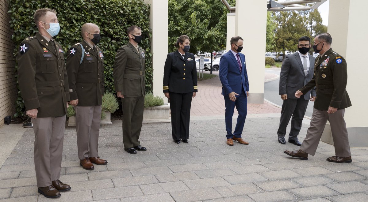ADC_Australia's tweet photo. Aloha and welcome to the College! A privilege to host @USARPAC_CG General Charles A. Flynn yesterday. Your insights on the US Army in the Indo-Pacific for our @Australia_DSSC class were fantastic! | #ForTheFutureWeLearn | #FreeandOpenIndoPacific https://t.co/UcX369Xfaj