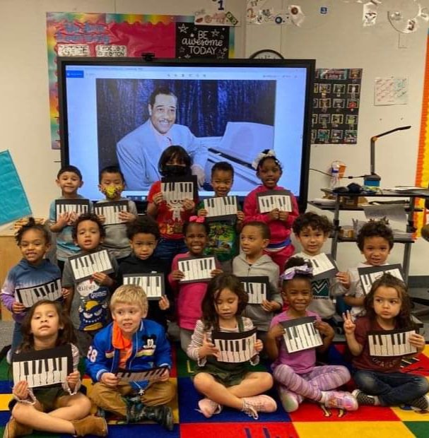 WikMrs's tweet photo. Today we learned about Duke Ellington, an African American pianist who was known as, "The King of the Keys"🎹
We enjoyed playing the keyboard and making a piano craft! #BlackHistoryMonth #iteachprek #prek #cfbprek #cfbisd #furneauxbraves https://t.co/HoFUKqRtt3
