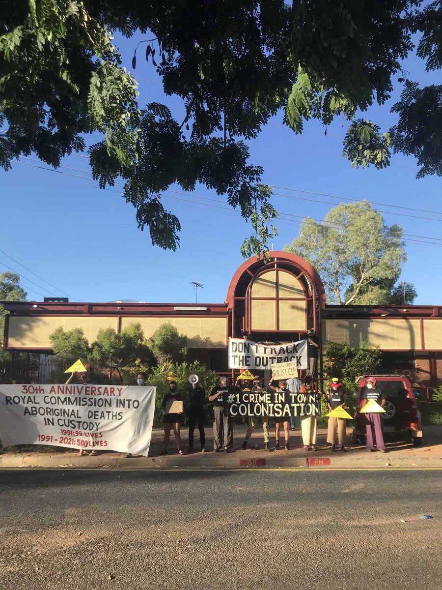 LockTheGate's tweet photo. Here is the welcome that was waiting for Scott Morrison as he visited Alice Springs this morning.

#DontFrackTheOutback #FrackFreeNT https://t.co/fnHV1Gd2NK