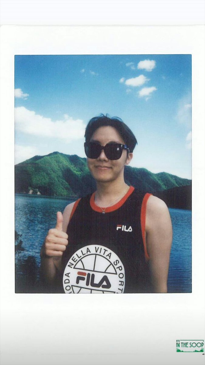 newpiepel's tweet photo. Happy birthday to our hope,I just wanna say thank you for being our sun, our sunshine, thank you for a whole of all happiness that you gave to Army, and please I hope you stay healthy and    have a happiest birthday, 
love you hopeeee
@BTS_twt 
#HappyBirthdayJhope 
#uarourhope https://t.co/SxVezFI5PN