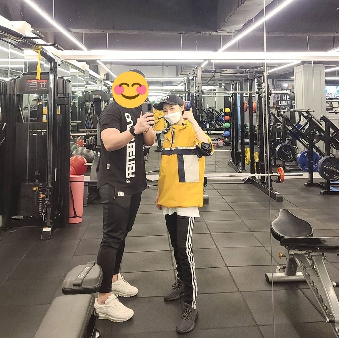theberecore's tweet photo. ㅤ🥡ㅤ· ㅤ bᥱrᥱnice   ⌕   𝕣andom   ⊹   ᥙρdᥲtᥱ ㅤ›  @kainaent  ᵔદᵔ♡ 

Photo dump de mis promociones porque ya estoy por cambiar de era pero no quiero dejar de subir estas fotitos, se que Bereddongie va a extrañar esta era tanto como yo. 🥲 https://t.co/FGzVGQfg19