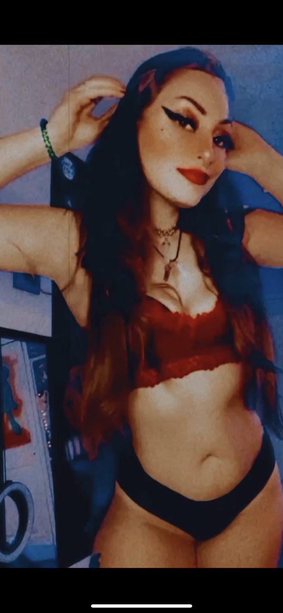 heyrosemarylynn's tweet photo. We are staying confident in 2022 

https://t.co/hir1gn3BZC ✨ https://t.co/fpCD3g3sDn
