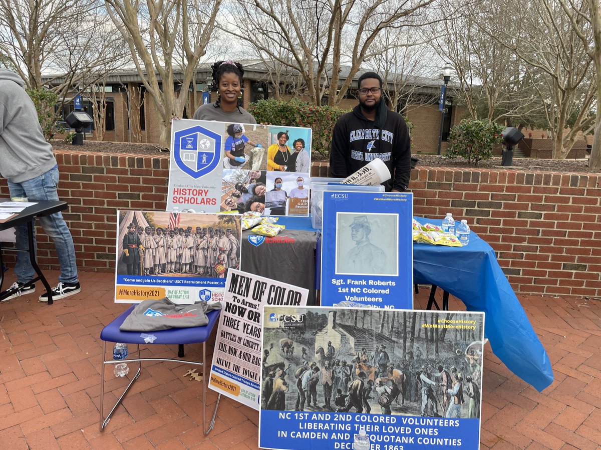 ecsuhistory's tweet photo. History Scholars club at the Student Organization & Involvement Fair! #choosehistory #vikingpride https://t.co/8YE73FW7aG