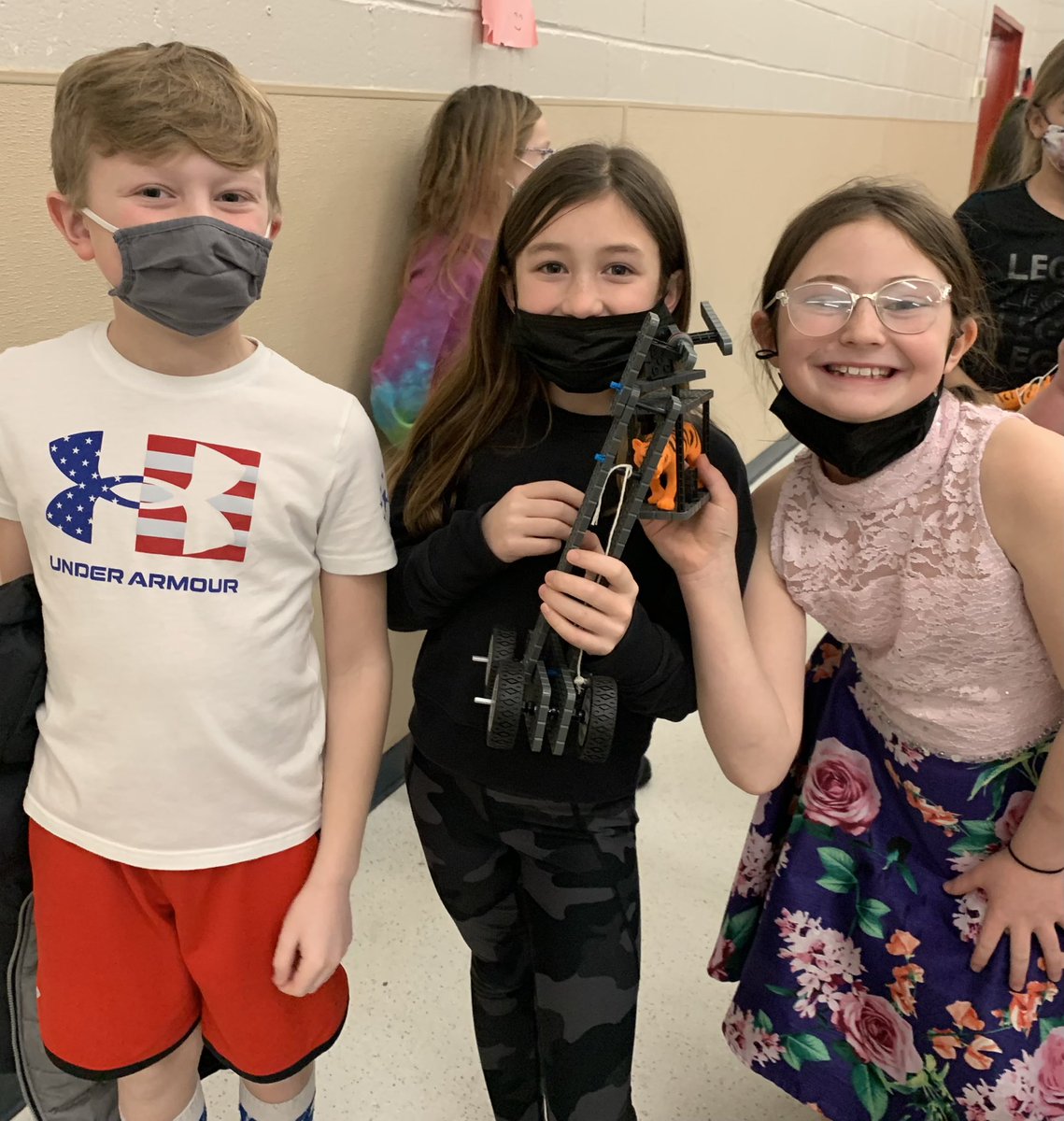 3rdwithsnyder's tweet photo. 3rd Graders Saved the Tiger! @CroninBee @EZiegler08 @BCSDBEES https://t.co/HXQbszd7cy