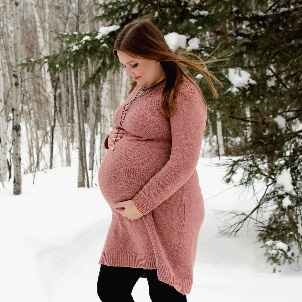 Presque 38 semaines déjà 🥰 Ça va tellement vite🤰🏻
Malgré le fait que je me sens comme une baleine, c’est des beaux moments 🥺🐳
📷: @ari_brousseau 
.
.
.
#pregnant #pregnancy #37weekspregnant #38weekspregnant #marchbaby #enceinte #babyboy #babybump #pre… instagr.am/p/CaGSV6nLx9Z/