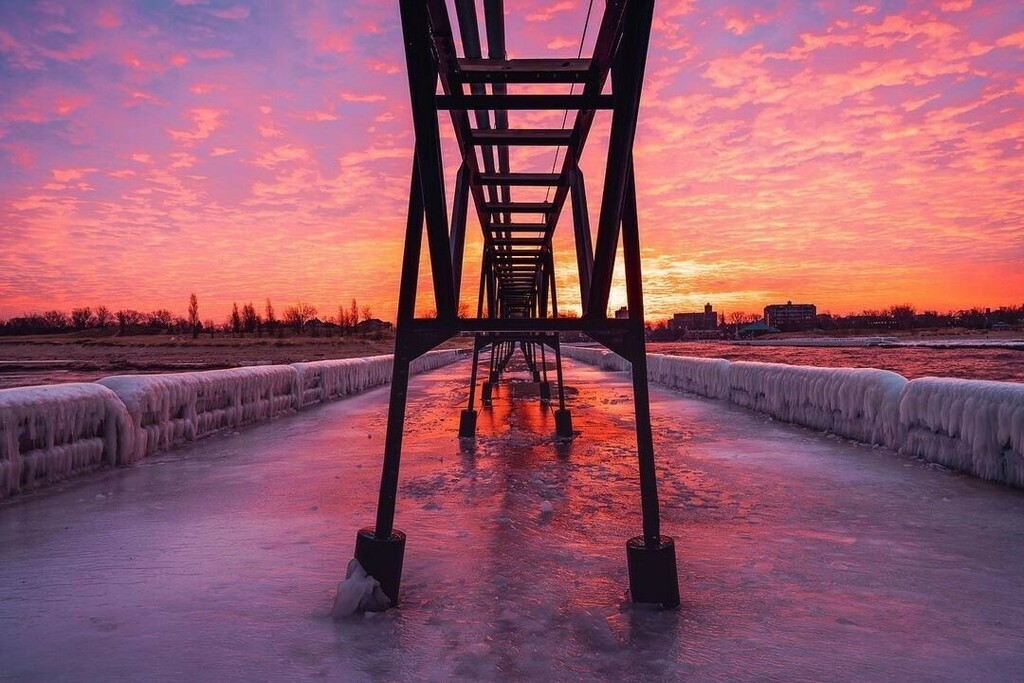 awesomemitten's tweet photo. May you forever be someone who gets really excited when the sky is pretty colors.

📷 @ethan.b.allen 
.
.
.
.
.
#mittenlove #awesomemitten #puremiwinter #winterwonderland #winterbucketlist https://t.co/Dw21S0oU8H https://t.co/MzfxTX7jx1
