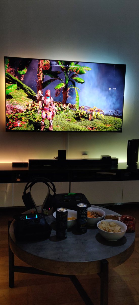outofbodyXpose's tweet photo. @Guerrilla Can confirm the game looks absolutely phenomenal on Ps4 pro and it loads 10 times faster than HZD if you have an SSD installed.
#hueSyncBox
#SteelseriesArctisProWireless
#RazerRaijuUltimate
#SonyX959H
#SamsungEvo860
#SonyHTZF9 with SAZ9R
What a game, goty 2022. https://t.co/k4evnuXjGg