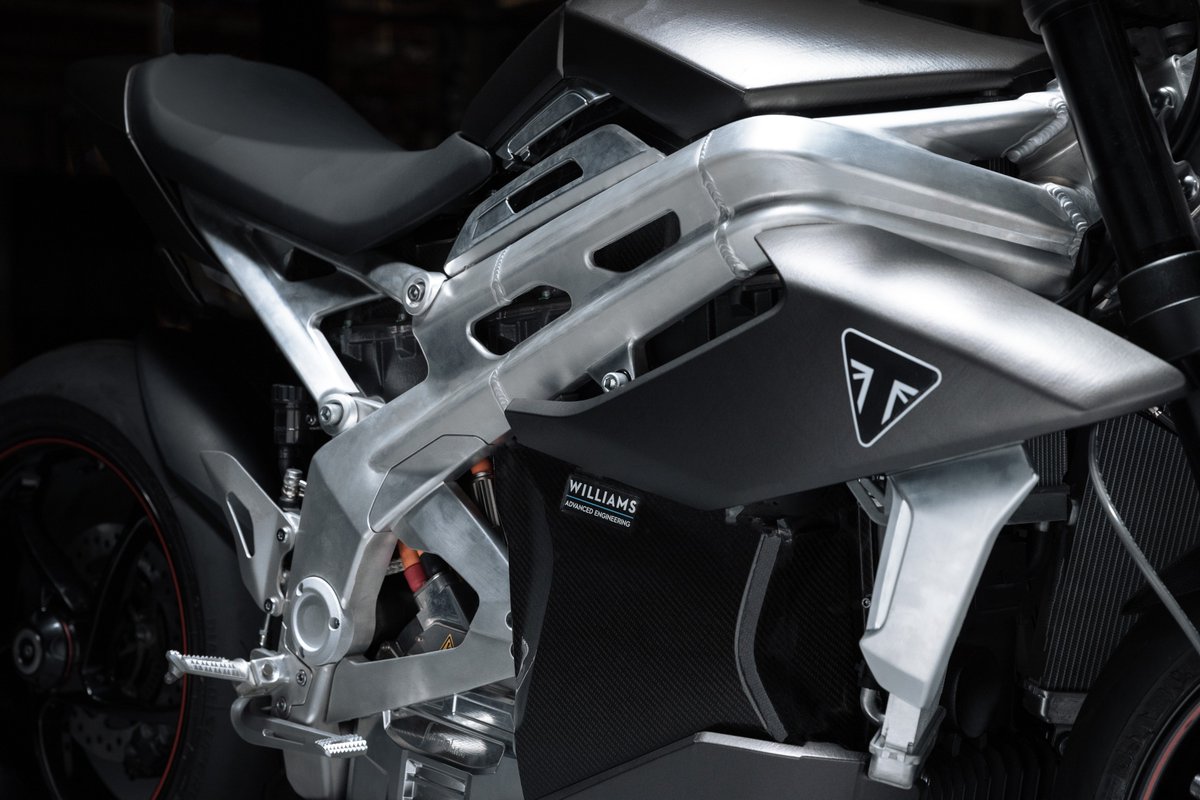 Project Triumph TE-1 is the collaboration between <a href="/OfficialTriumph/">Triumph Motorcycles</a>, <a href="/WilliamsAdvEng/">WAE</a>, @integralpowert and WMG at the University of Warwick. Benefits include more performance, faster charging and improved handling through an enhanced frame position.