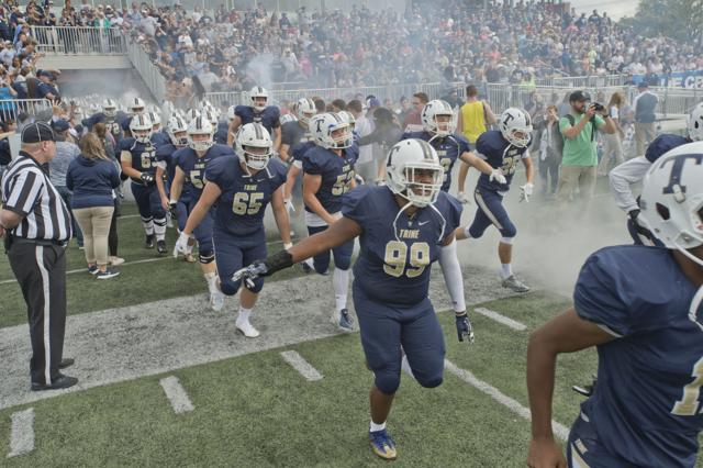 InmanAustin_'s tweet photo. Blessed to receive and offer from Trine University!!🌩💙 @TrineThunderFB @CoachTMJames  @CoachAbbs @coachfedd @coachrogersdut1 @msb4302003 @coachameza @dreamchasin21 @CoachWesley22 https://t.co/RoWdu4UCUb