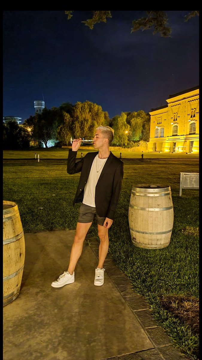lautaro1995's tweet photo. Me entrego al vino porque el mundo me hizo así.. 🤣 #MDZ2022 https://t.co/TsZUGb72Fa