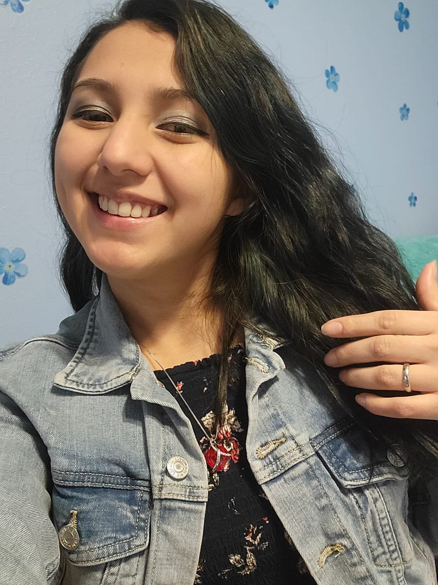 apapo34's tweet photo. She lost herself and needs help to find self. anyone have any words? https://t.co/tko1xx4sQX