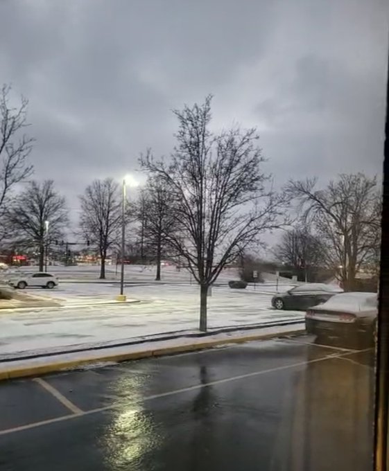 Snow!? This Texas girl isn't accustomed to something that should only be in her drink! https://t.co/