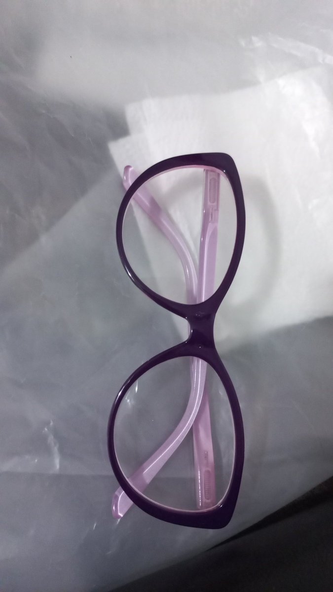 Meibasso's tweet photo. @VivireNuevaCba encontré estos lentes en la calle Obispo Salguero https://t.co/bCF4w1JSkZ