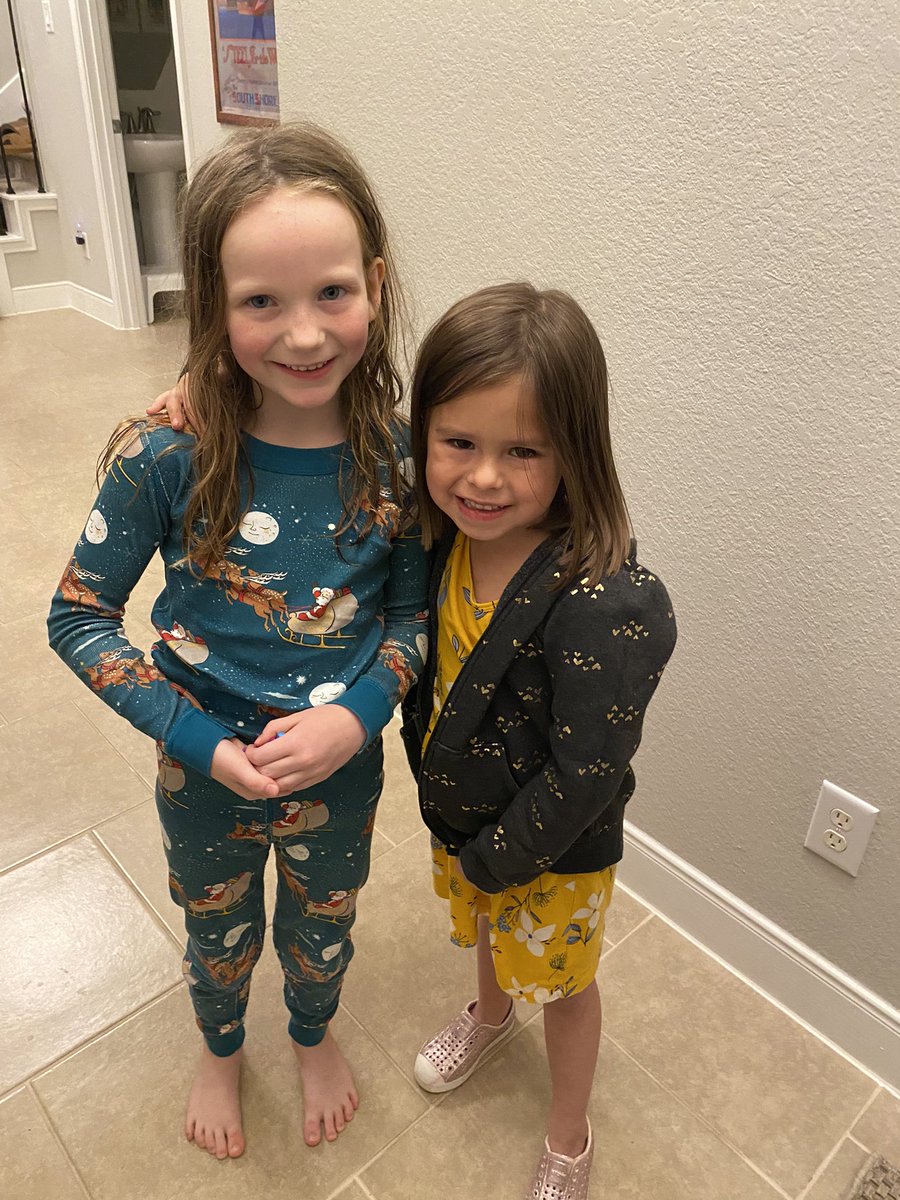 Spreading kindness in the neighborhood in the form of beaded necklaces 📿🦄💕 #raisecraze #spreadkindness <a href="/BryantElem/">Bryant Elementary</a> <a href="/WolfkillsPups/">Mrs. Wolfkill</a>