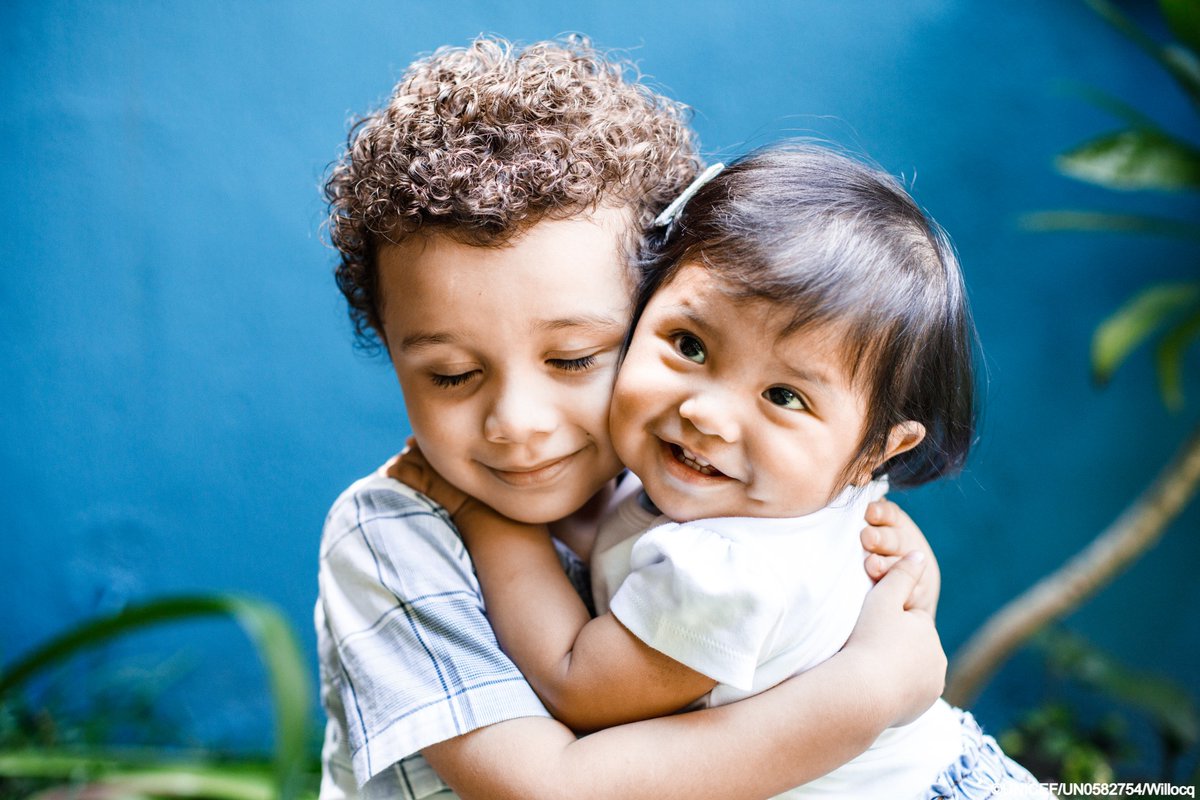 A little bit of kindness goes a long way 💙

On #RandomActsOfKindnessDay, check in on a loved one and share some words of encouragement.

4-year-old David and his little sister Ana share a sweet moment in Guatemala.