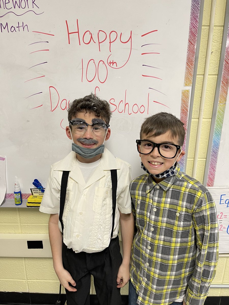 MrsRainBOWE's tweet photo. We did it ✨ 100 amazing days in 4th grade! #100yearsold #100thDayofSchool #ramtownrams @HowellTwpRamtwn https://t.co/AJqq9GzSyF