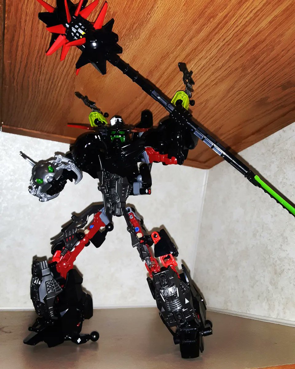 Lego bionicle/hero factory Black Phantom MOC is finally done!