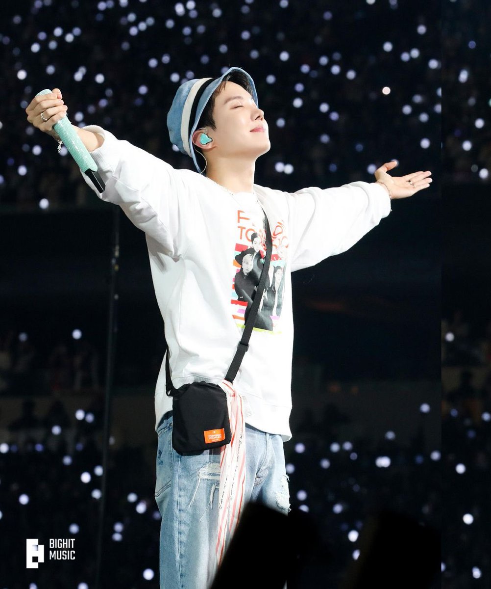 _ila0203_'s tweet photo. #JHOPE 🎂🌻💜 https://t.co/ljRQTXbifC
