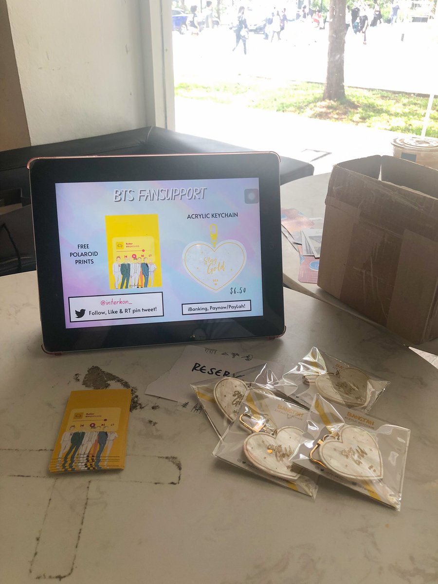 interkon_'s tweet photo. We are here at the window seats, near the admin table! Giving out free fansupport &amp; selling our marble acrylic keychain for $6.50 ✨ #Hobiuarysg #HOBIUARY https://t.co/Pq8MD0Zx5t