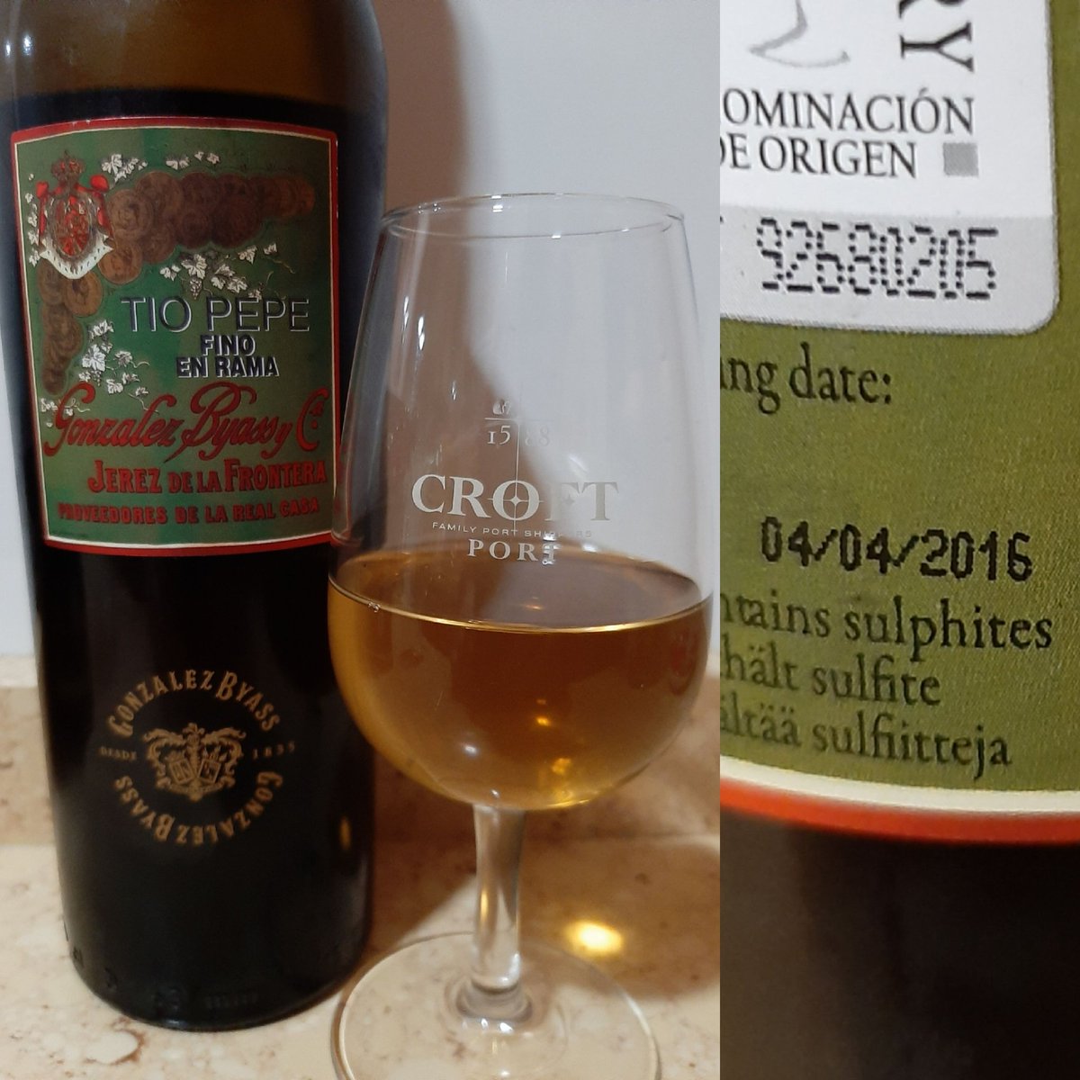 Rafaedgere's tweet photo. #ElQueBuscaHalla lo que tiene rebuscar en la bodega, #ParaMatarElGusanillo, de #TioPepeEnRama @bodegastiopepe encontrar una botella de #Edicion2016 #NoTienePrecio, #BenditoRemontado evolución espectacular #ElQueTuvoRetuvo. Con #CaracterSalino im-presionante y una boca más docil https://t.co/GCqgkM108L