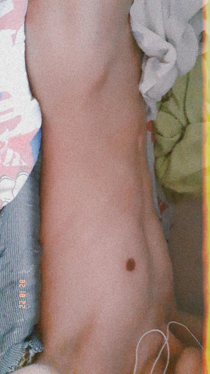 sensualeric's tweet photo. In the midle of the night 🌙🌠 https://t.co/a5Uvb3yv6v