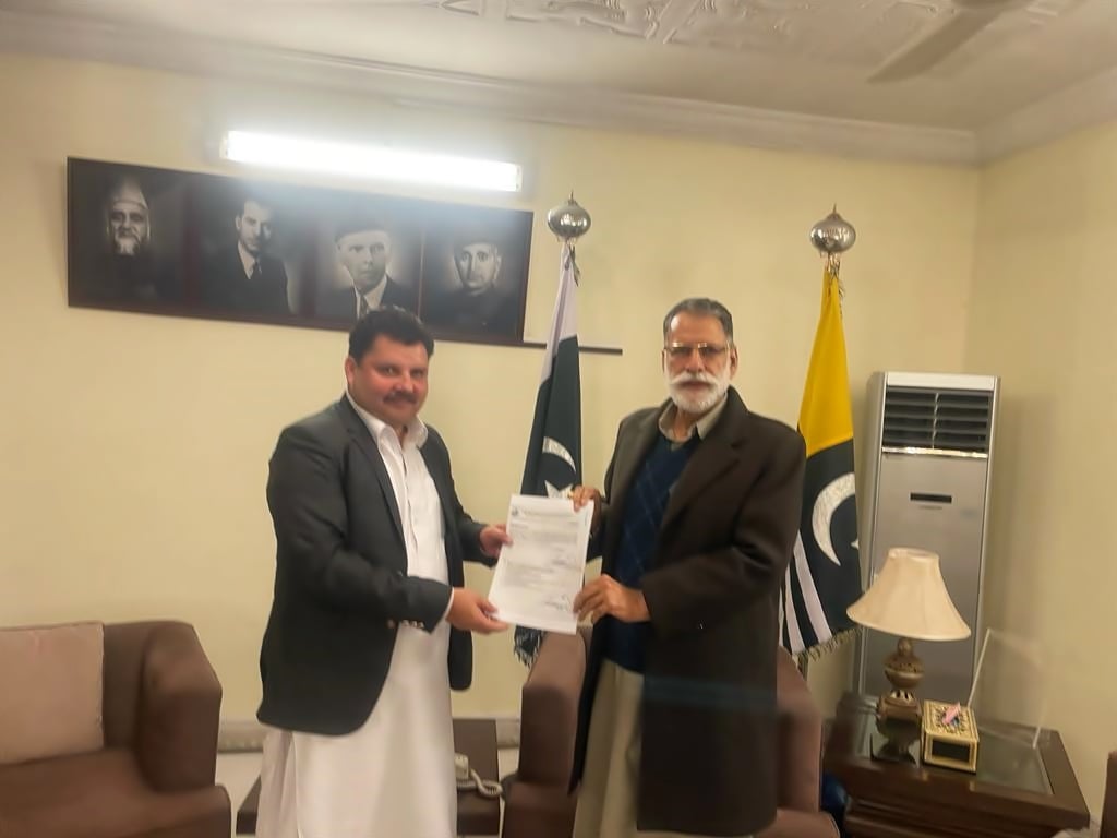 𝐅𝐞𝐛 7𝐭𝐡, 𝟐𝟎𝟐𝟐;
PM Secretariat, Mzd
Sardar Amjad Jalil, Newly appointed Chairman, AJK-BOI presenting joining report to the Hon'ble PM, AJ&amp;K Sardar Abdul Qayyum Khan Niazi.
<a href="/AqayyumniaziPTI/">Sardar Abdul Qayyum Niazi</a> <a href="/Jsardaramjad/">sardaramjad jalil</a>
<a href="/investinpak/">Board of Investment, Pakistan</a>
<a href="/BBoIT1/">Balochistan Board of Investment & Trade</a>
<a href="/PbitOfficial/">Punjab Board of Investment and Trade</a>
<a href="/InvestinKP/">KP-Board of Investment & Trade</a>
<a href="/ImranKhanPTI/">Imran Khan</a>
