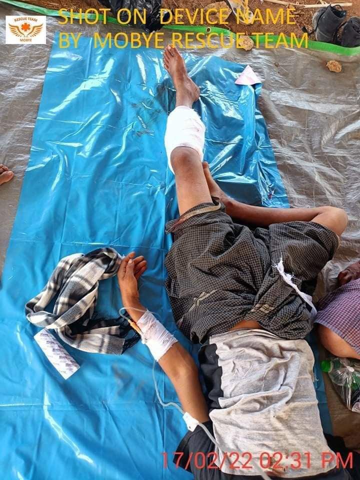 harleythel's tweet photo. Junta soldiers shot at a truck that came into Moebye town, resulting in injuring at the leg of a man from the truck, reportedly. #2022Feb18Coup #GlobalArmsEmbargo #WhatsHappeningInMyanmar https://t.co/L92Hx1LaST