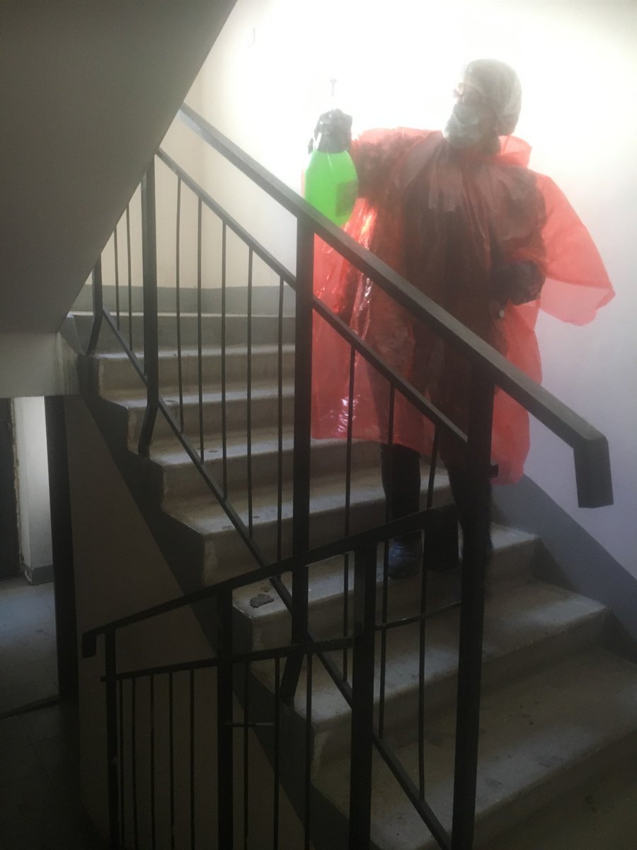 Ежедневная дезинфекция мест общего пользования МКД в мкр.Крутые Ключи работниками Управляющей компании.