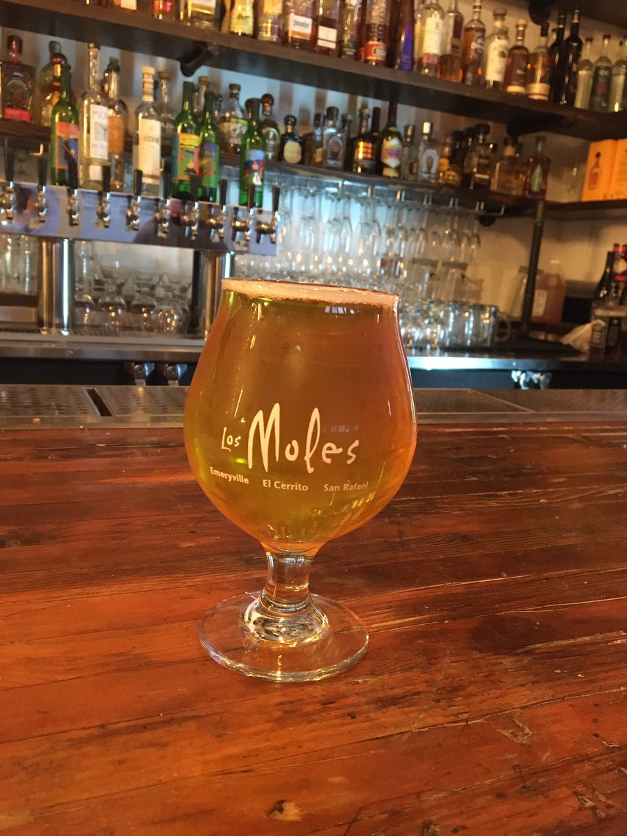 3guysdrinkin's tweet photo. Happy Thursday all!
@AltamontBW #MauiWaui #IPA Cheers! 🍻 https://t.co/oOI2NKrSHy