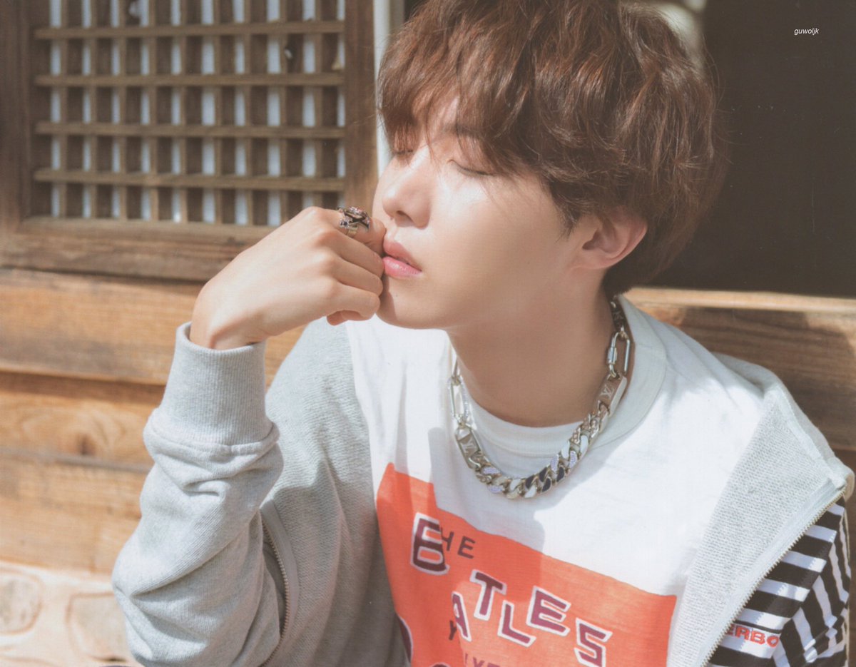 imyourmeli's tweet photo. OMG!!
Happy birthday my hope❤️💕🌈
HAPPY BIRTHDAY URI SUNSHINE 
#HopeRightHere 
#happybirthdayjhope 
#uarourhope 
#JhopeBirthday 
#OurForeverBlueSide https://t.co/VPbIHTocZi