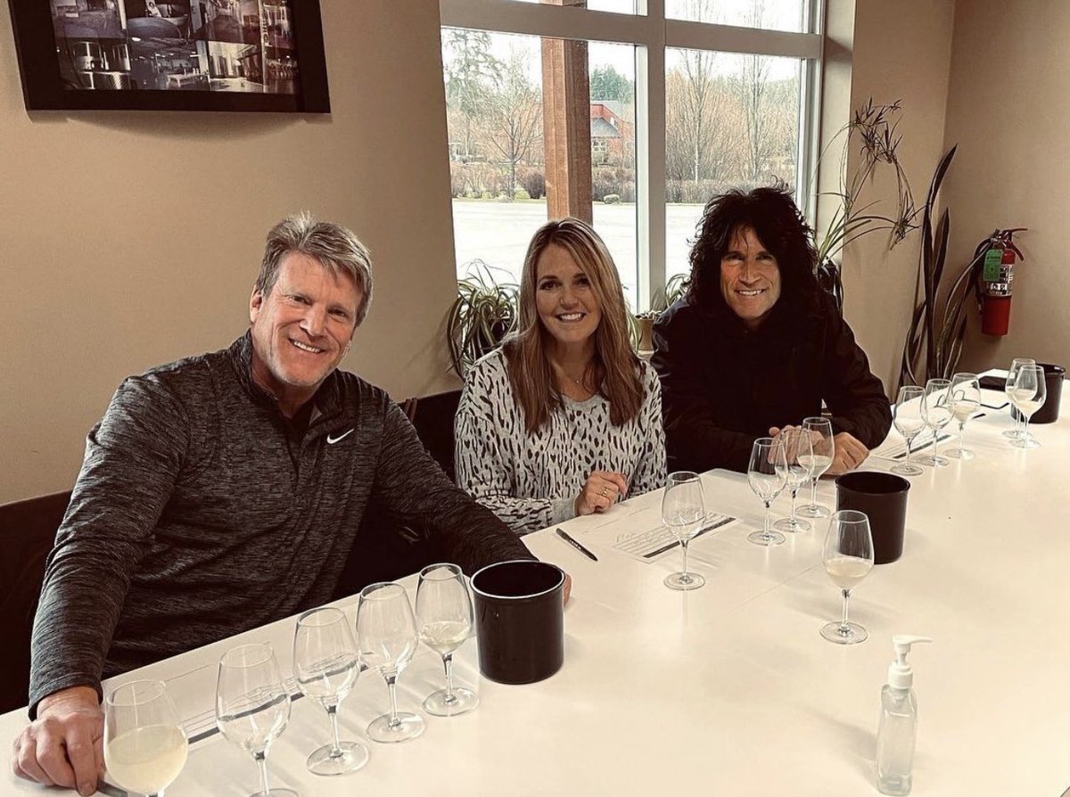 With Mike and Kris recently tasting this year’s @petesmountainvineyard Oregon sauvignon blanc, chardonnay, and pinot noir. This is a new experience for me, many thanks to winemakers @laurentmontalieu and @brunocorneaux
