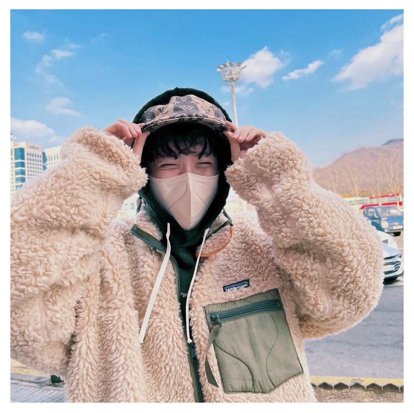 san1moOn's tweet photo. ホソクさんセンイルチュカヘ🤎🤎🤎 https://t.co/FUFZyFPdFH